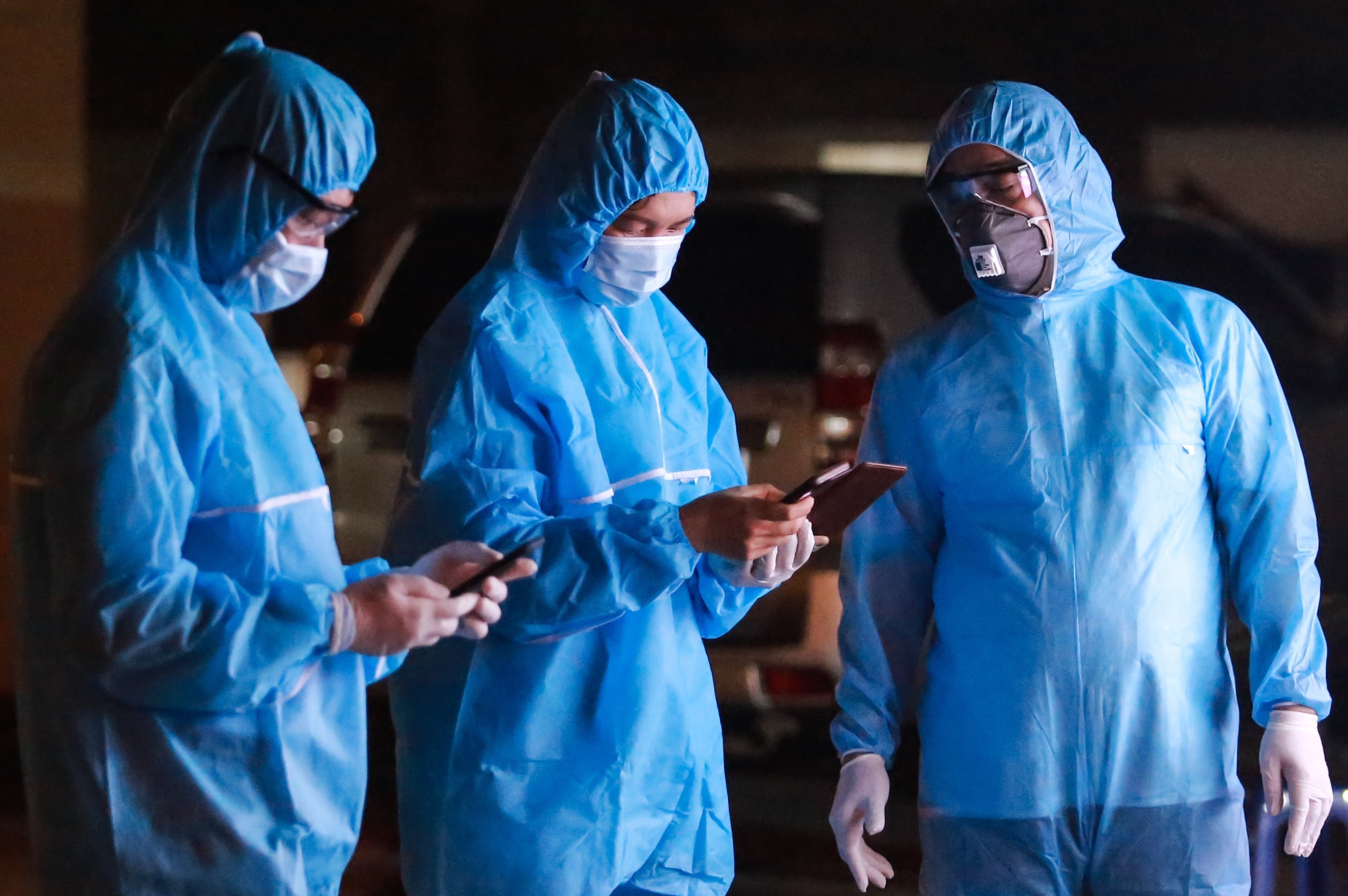 'Toi huy tiec tat nien de phong dich' hinh anh