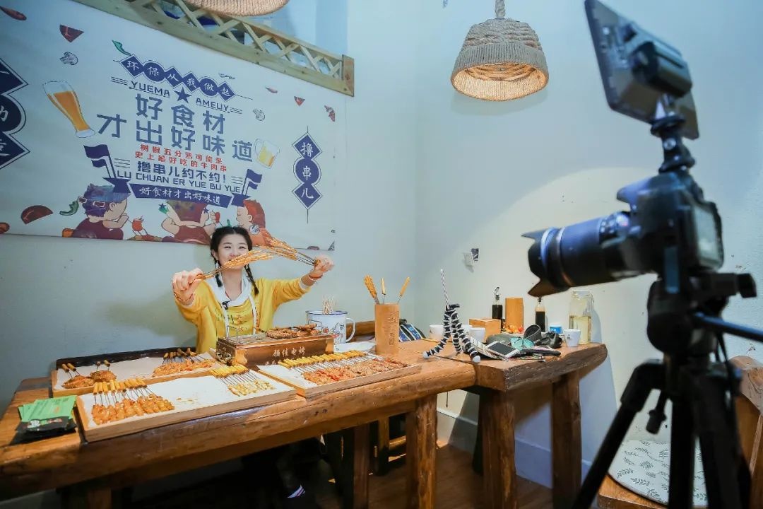 bỏ việc làm vlogger ảnh 2 bo viec lam vlogger anh 2