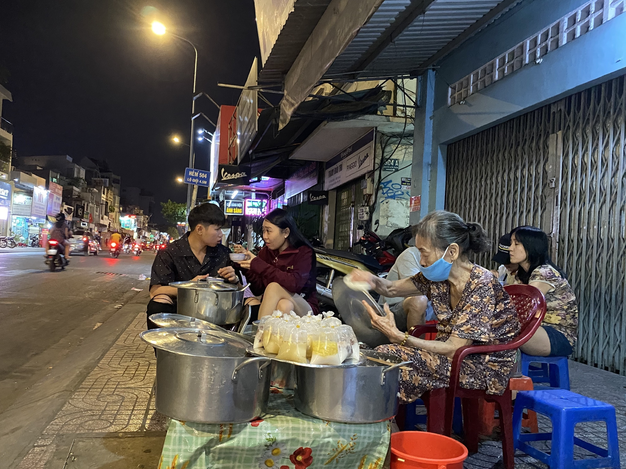 quán chè đèn dầu ảnh 3 quan che den dau anh 3