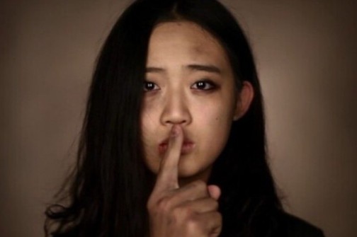 Tang tien cho nguoi bao cao bao luc gia dinh o Trung Quoc hinh anh