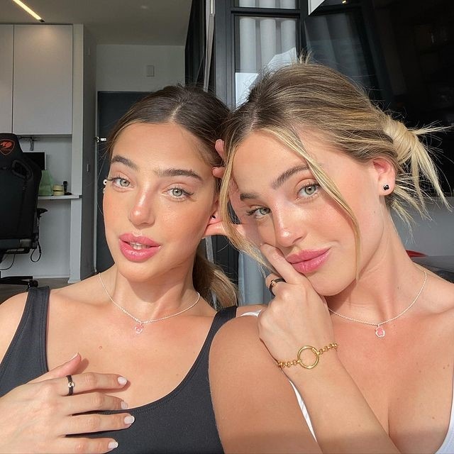 chi em sinh doi anh 9