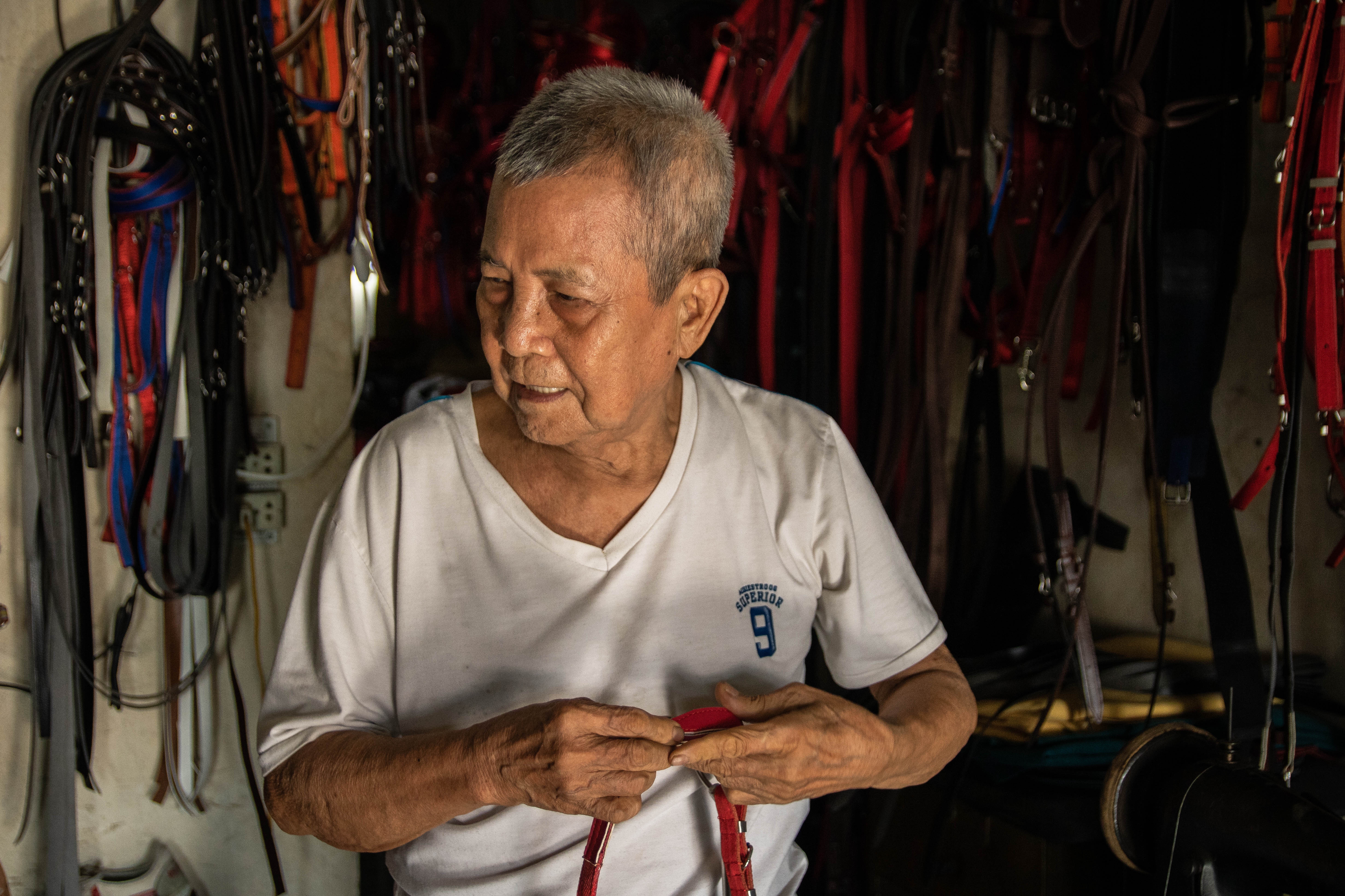 thợ làm yên ngựa ảnh 8 tho lam yen ngua anh 8