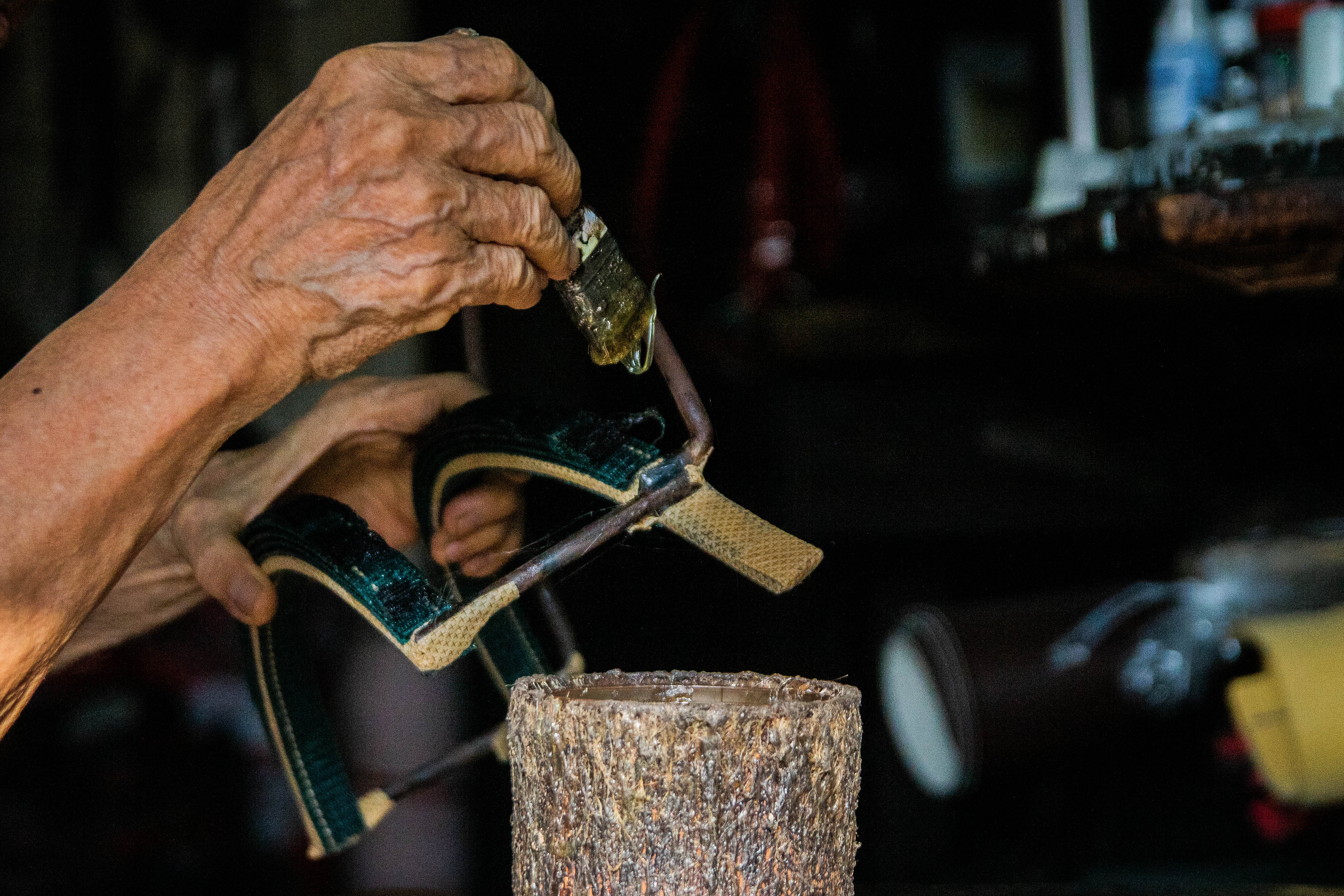 thợ làm yên ngựa ảnh 3 tho lam yen ngua anh 3