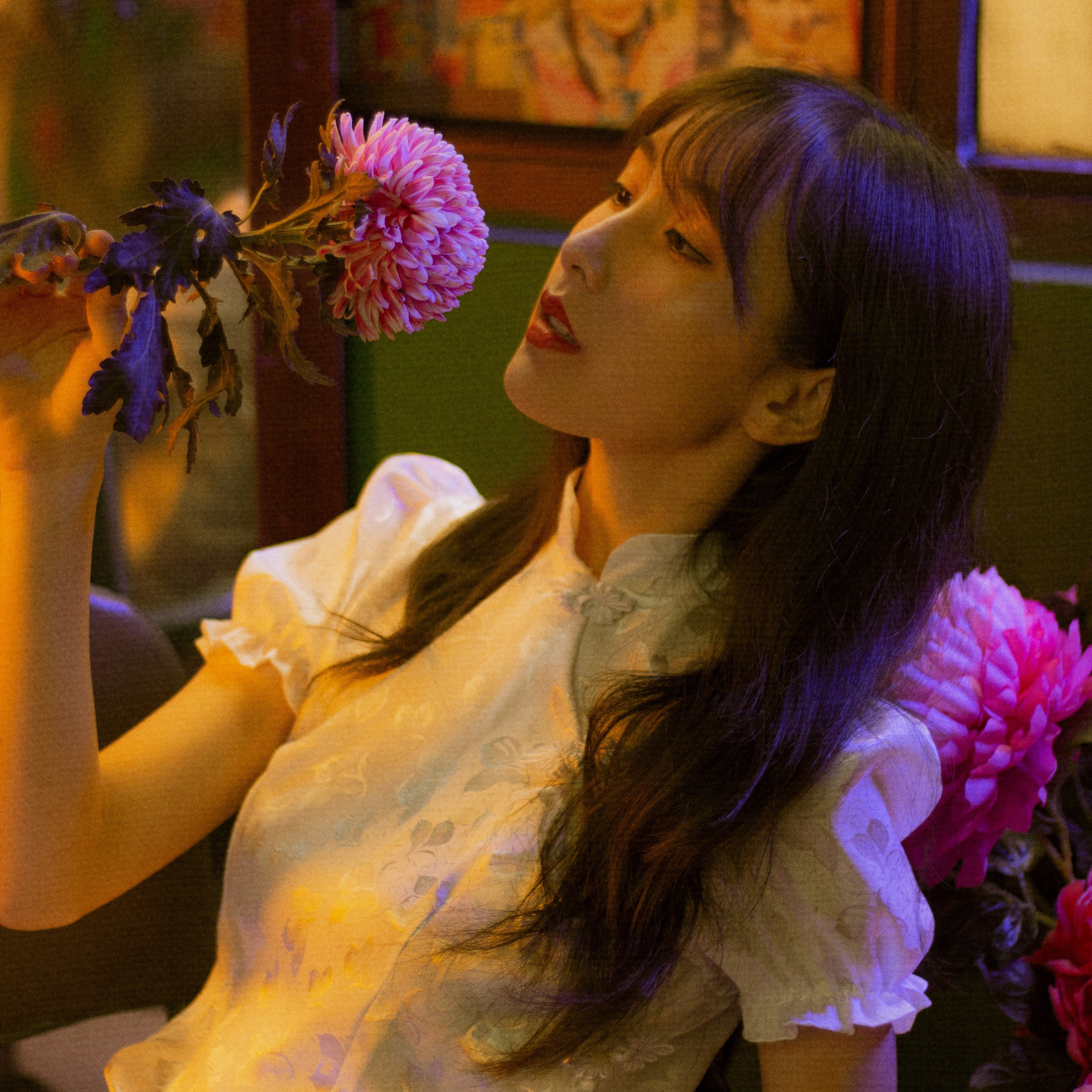 nu sinh noi tieng anh 6