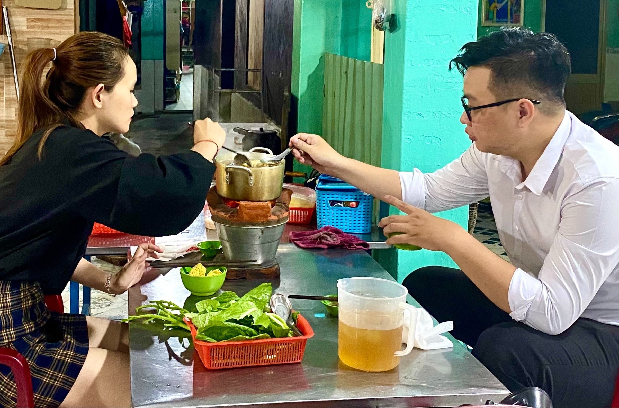 Lau bo nghia dia o TP.HCM hut khach vi ten doc la hinh anh