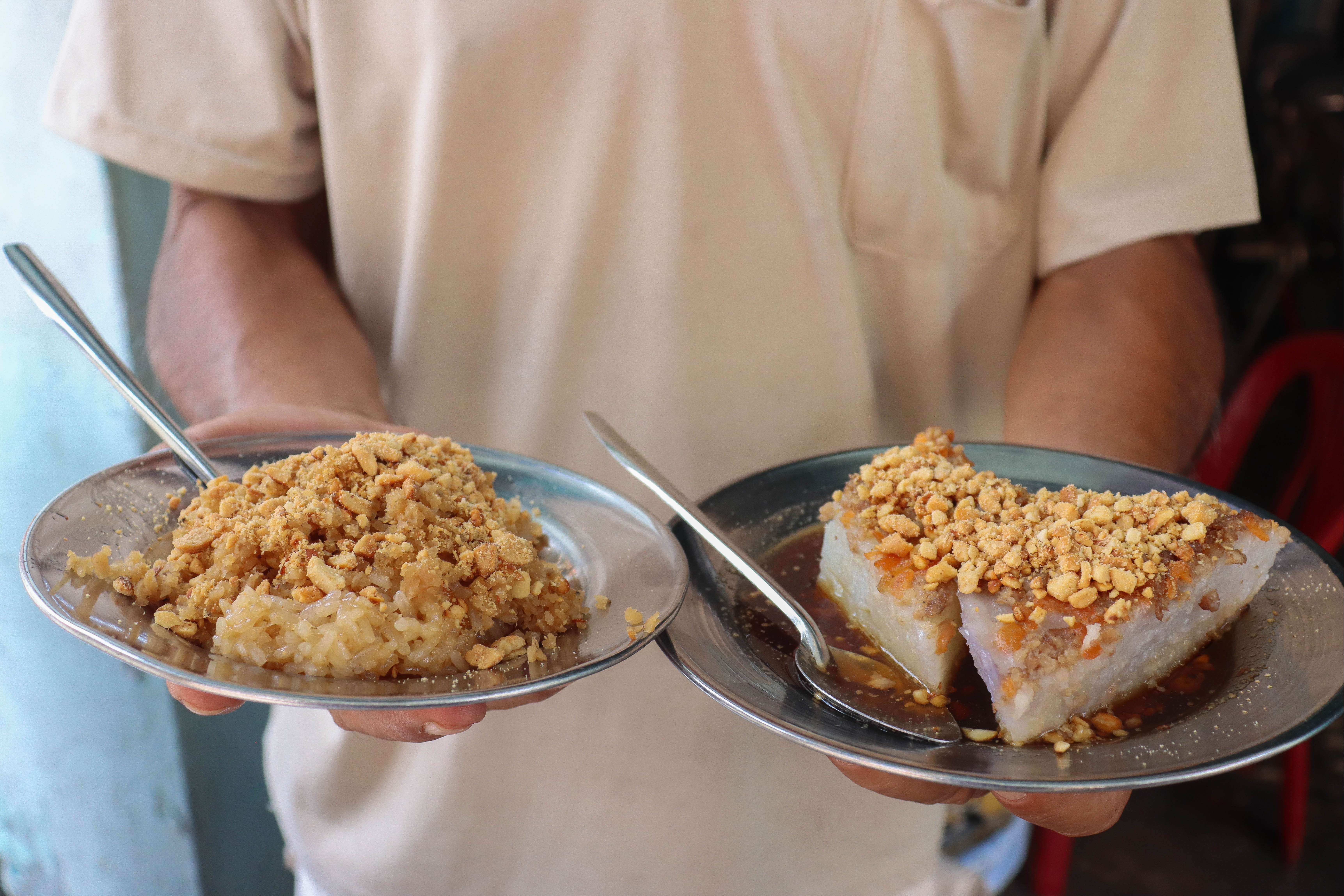 Xe banh bot cu cai, xoi xai bao noi tieng tai TP.HCM hinh anh