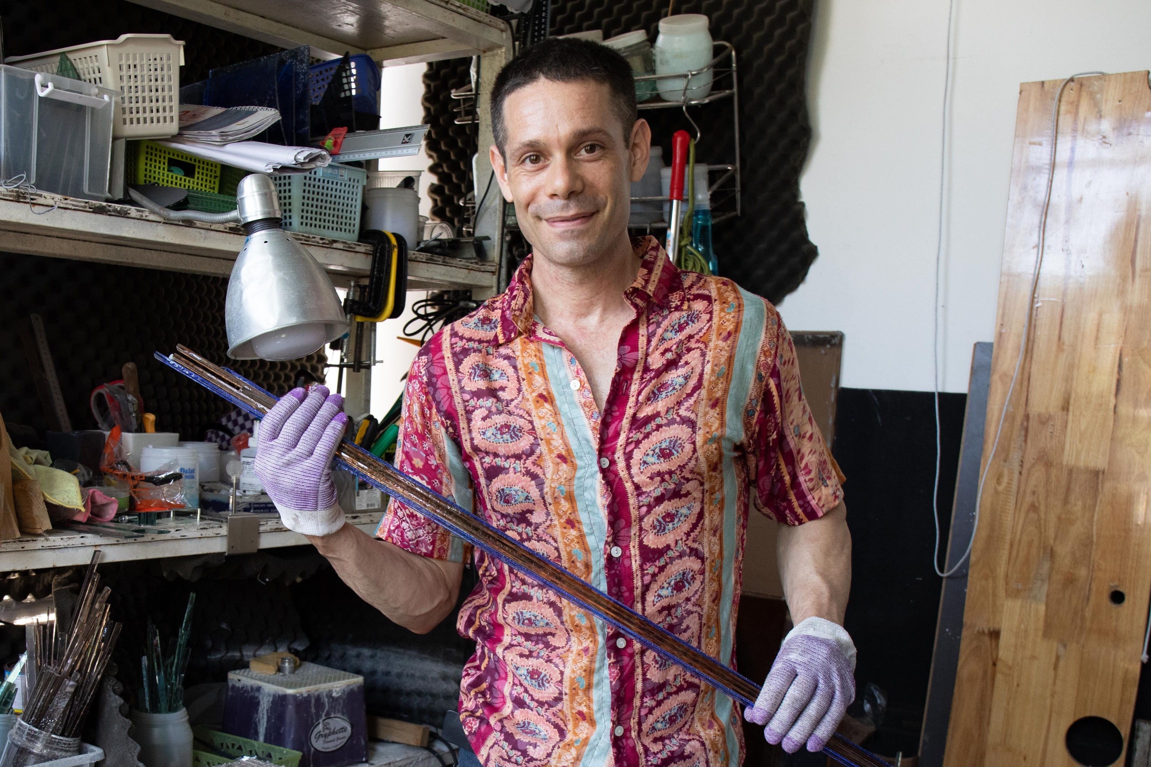 Ong Tay o TP.HCM nhat kinh vo ven duong lam thanh tac pham nghe thuat hinh anh