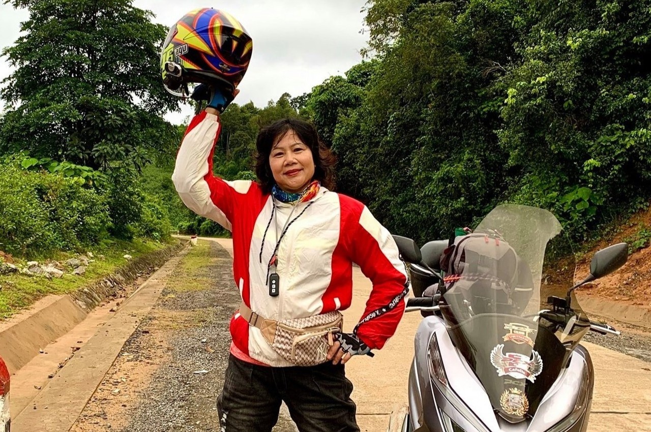 Me ru con trai di phuot xuyen Viet de giam ap luc hoc hanh hinh anh