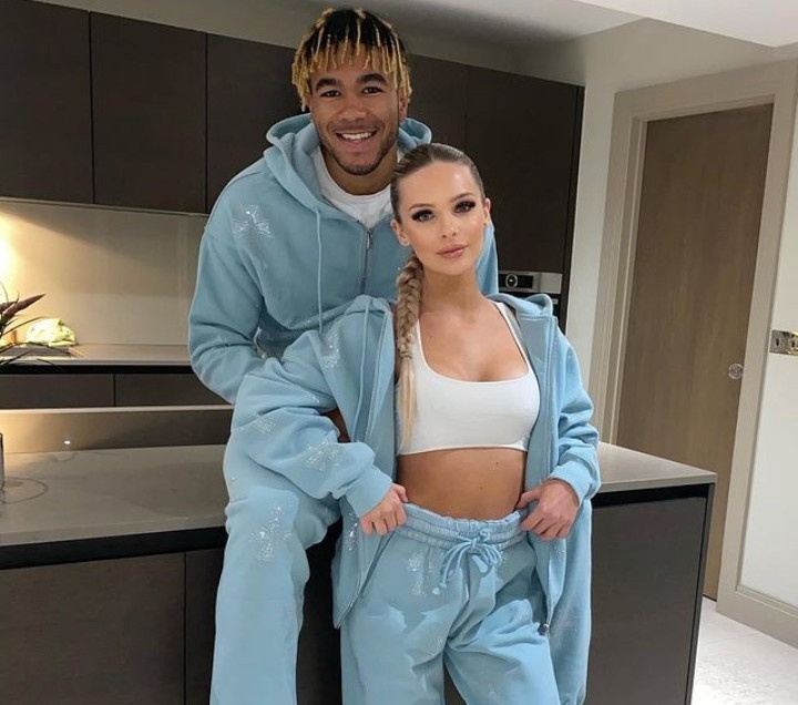 ban gai cau thu anh 2