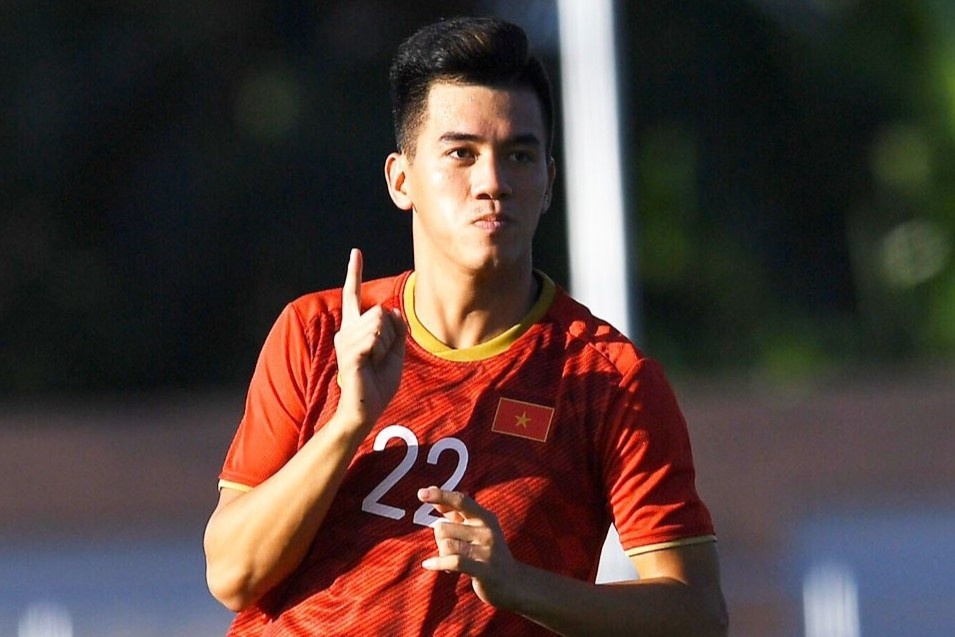 Loat biet danh hai huoc dong doi dat cho Tien Linh hinh anh