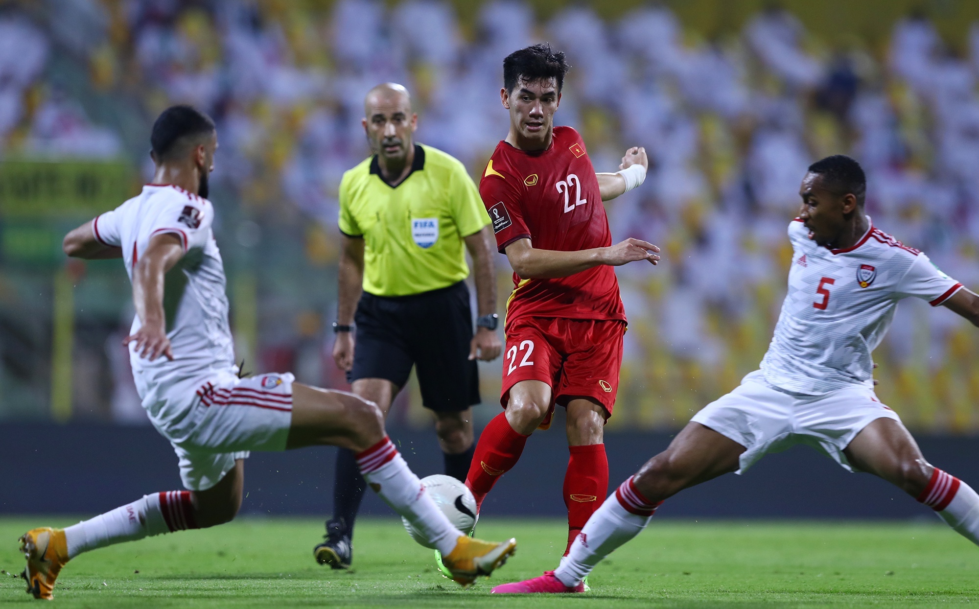 Nguyen tien linh ghi ban anh 2