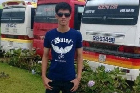 Tien Linh, Van Hau bi dong doi dang anh treu choc hinh anh