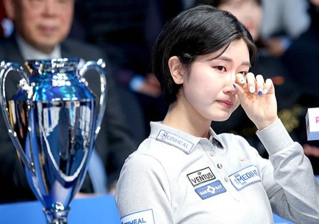 Nu co thu duoc menh danh thien than billiards Han Quoc hinh anh