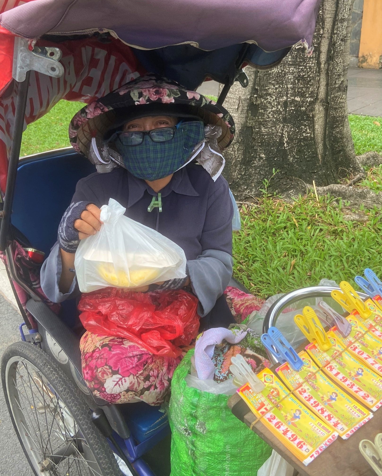 chang trai dung hop ba mia de phat com chay mien phi anh 3