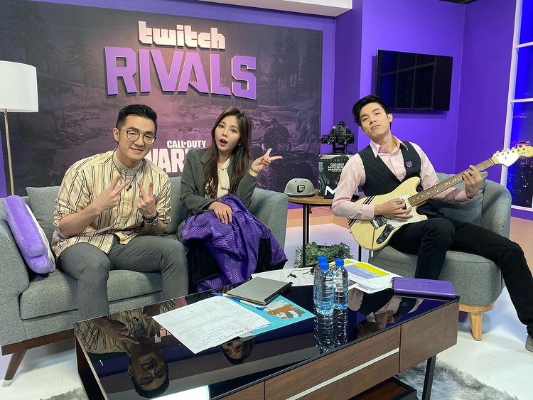 nu game thu noi tieng anh 4