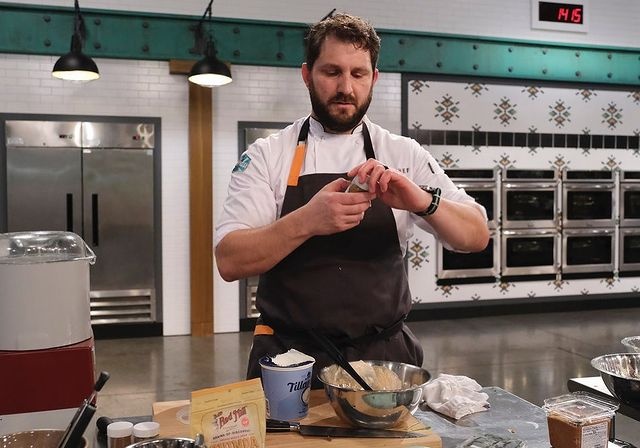 quay roi o nha hang anh 1