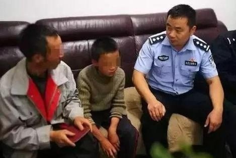 Nhieu dua tre o Trung Quoc bo nha di khi bi mang vi diem thap hinh anh