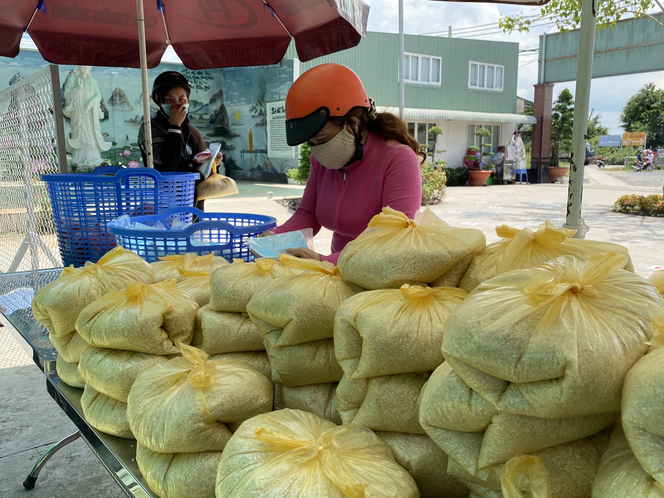 phát cơm mùa dịch ảnh 5 phat com mua dich anh 5