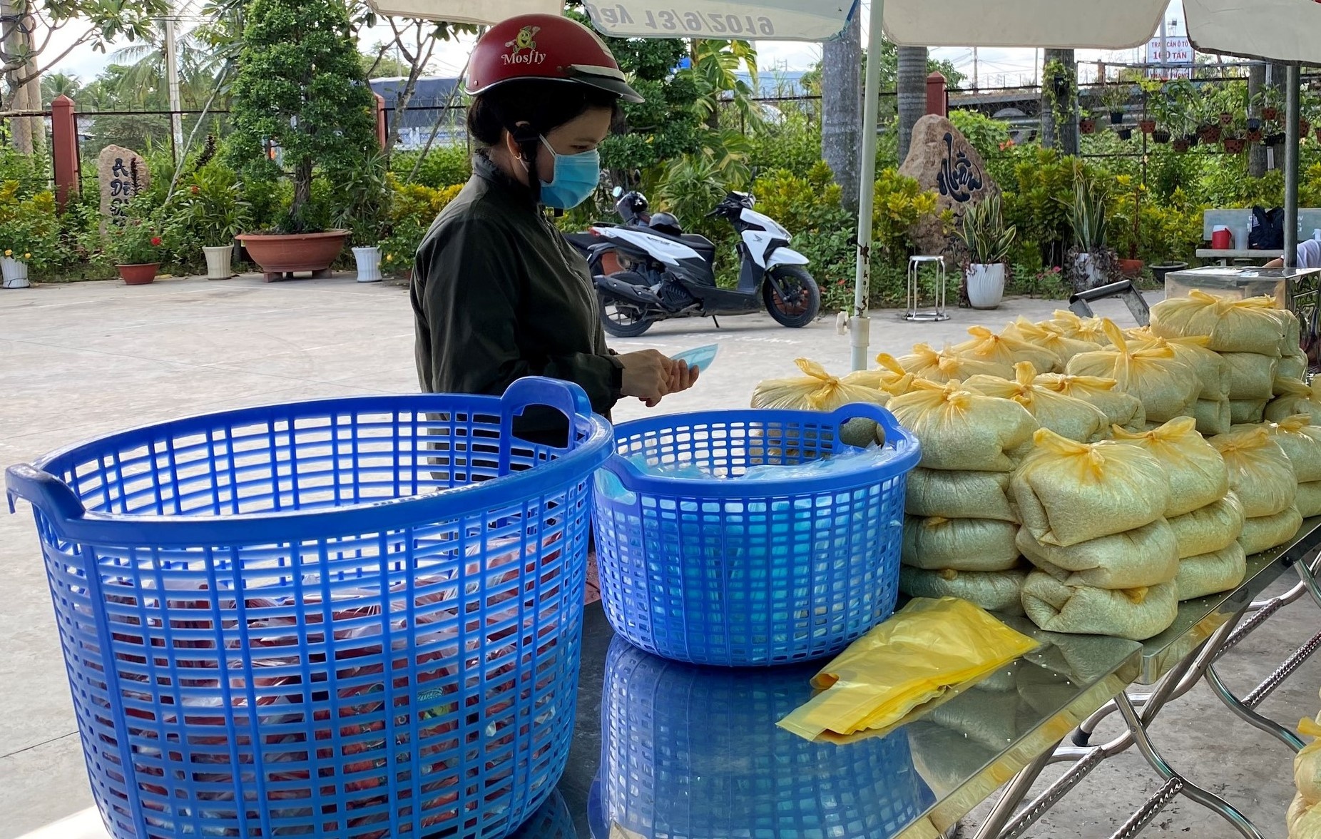 phát cơm mùa dịch ảnh 4 phat com mua dich anh 4