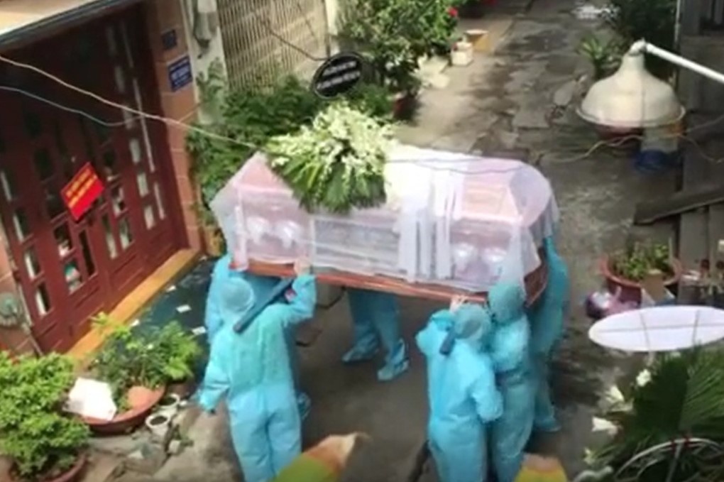 Video ‘dam tang khong nguoi tien vi Covid-19 o TP.HCM’ la tin gia hinh anh