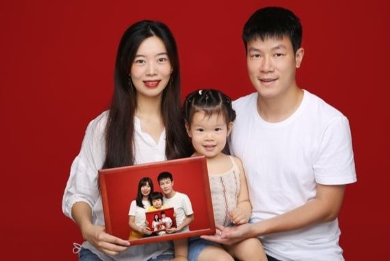 Vo chong chup anh theo phong cach 'dang ky ket hon' suot 5 nam hinh anh