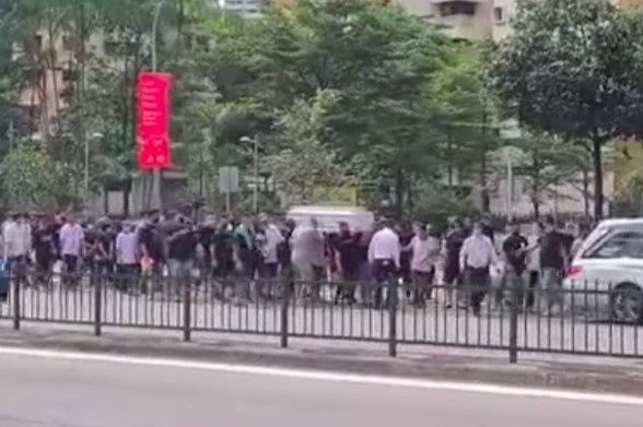 200 nguoi o Singapore du dam tang giua dich Covid-19 hinh anh