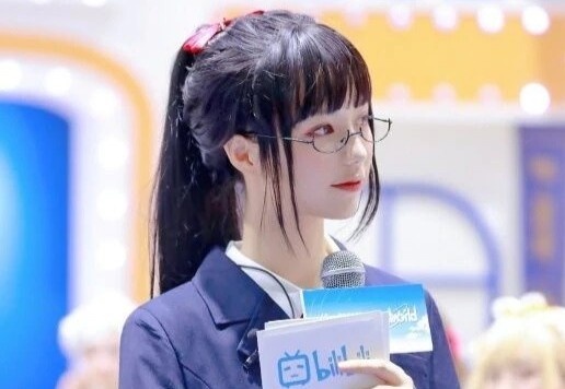 Nu blogger Trung Quoc bi tay chay vi nhay o bao tang lich su hinh anh