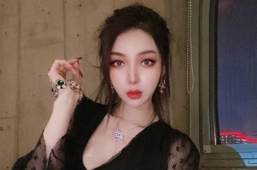 Hot girl Trung Quoc bi bat vi ban keo an kieng hinh anh