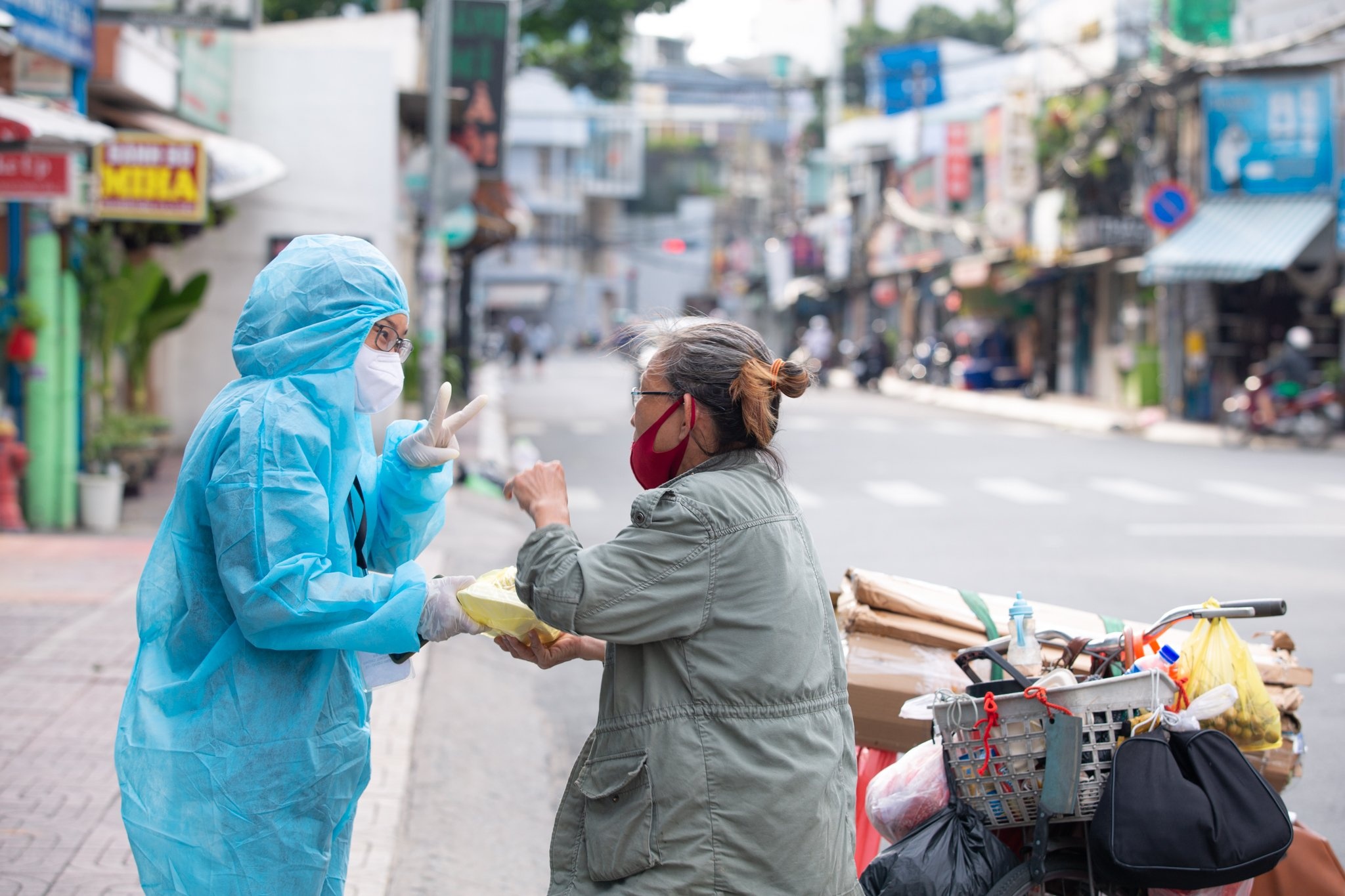 com tu thien mua dich anh 3