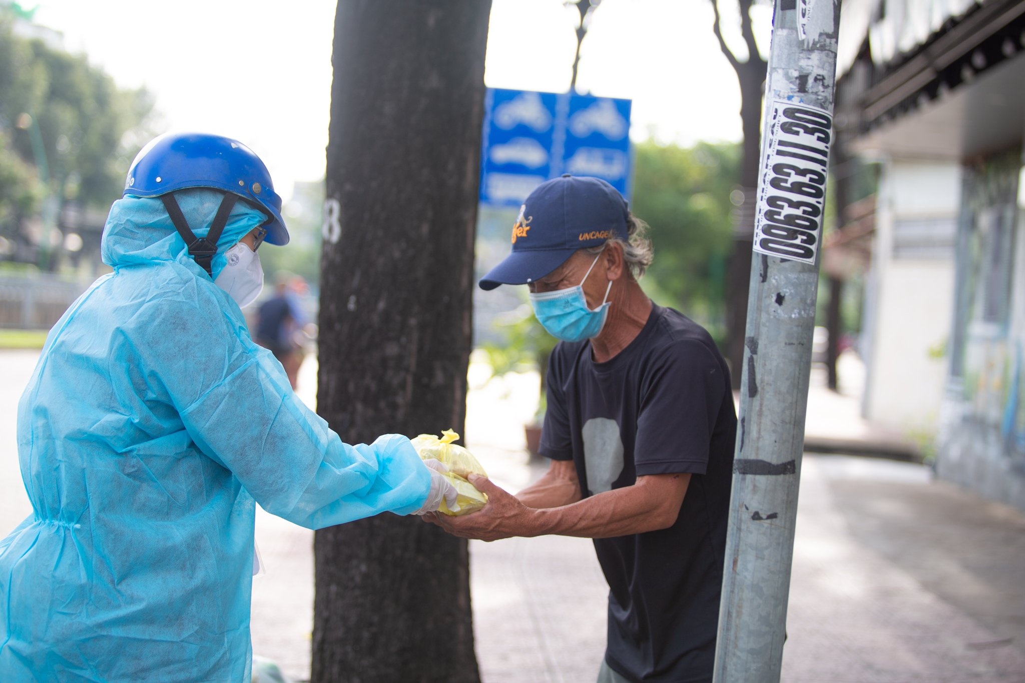 com tu thien mua dich anh 4