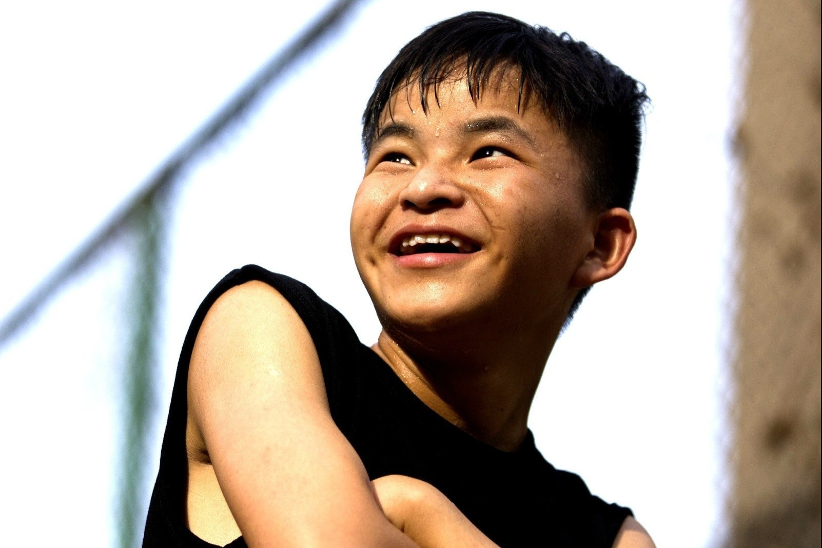 Cuoc song kin tieng cua anh hung trong tran dong dat o Trung Quoc hinh anh