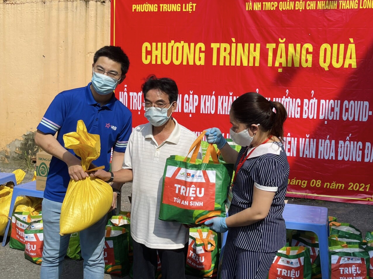 ho tro trong mua dich anh 2