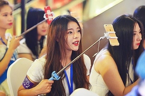 KOL Trung Quoc chieu tro, noi doi, mien la ban duoc hang hinh anh