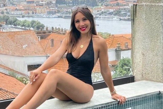 Nu sinh nganh y tro thanh nguoi mau noi tieng hinh anh