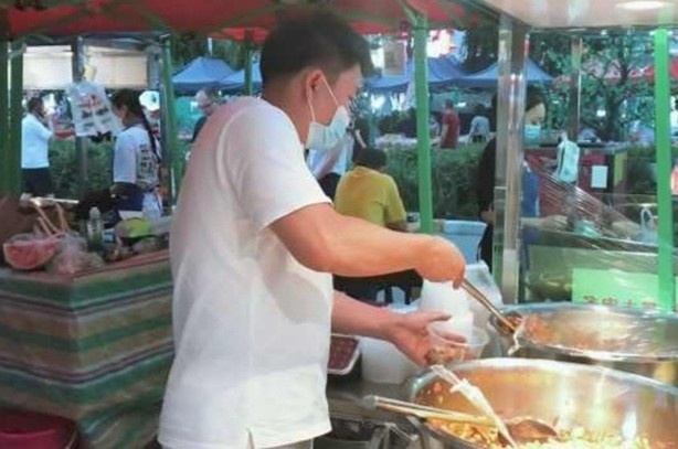 Thac si ban chan ga gay tranh cai o Trung Quoc hinh anh