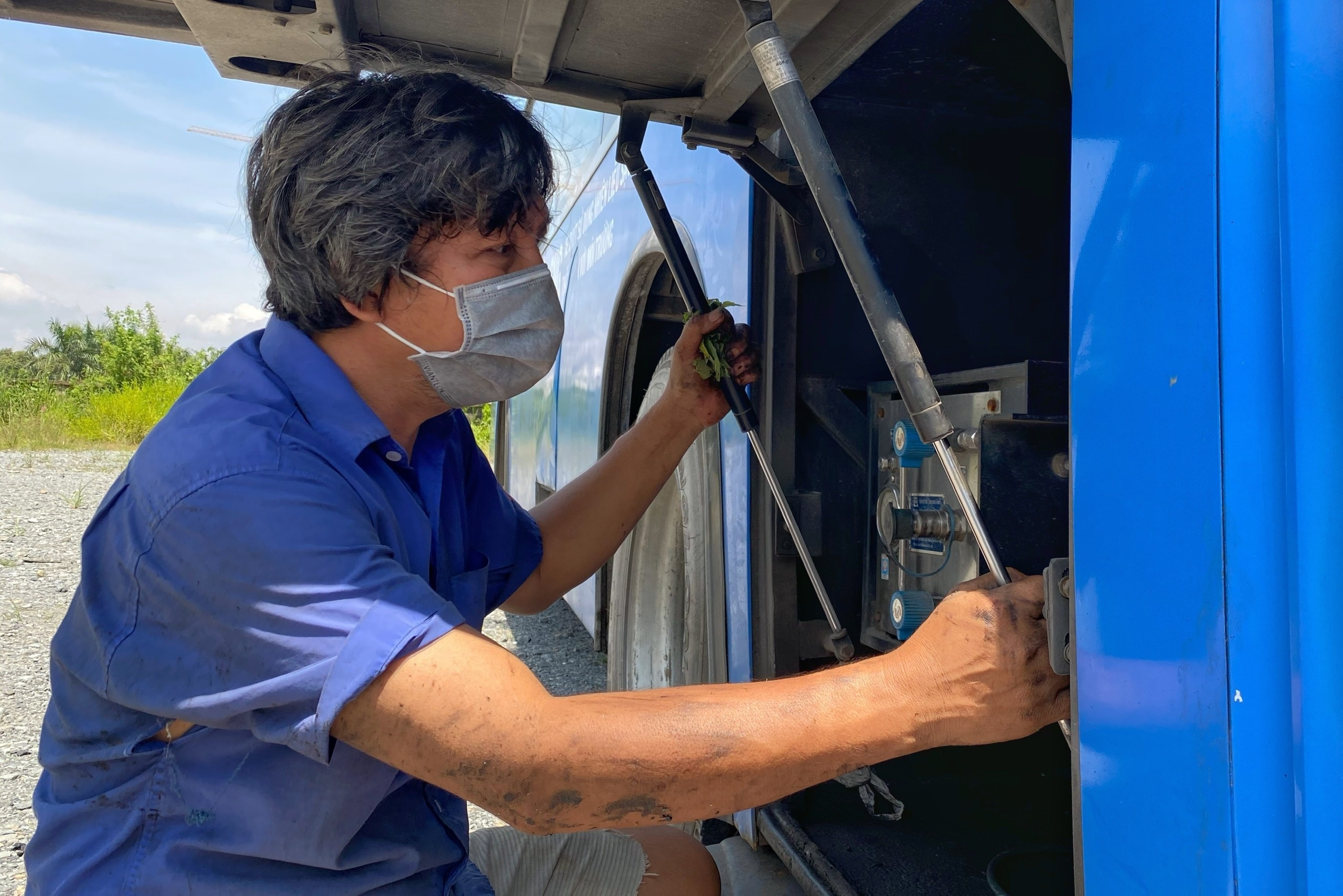 mắc kẹt trên xe buýt ảnh 8 mac ket tren xe buyt anh 8