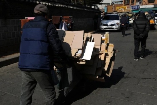 Cha me o Han Quoc khong the dua vao con cai khi ve gia hinh anh