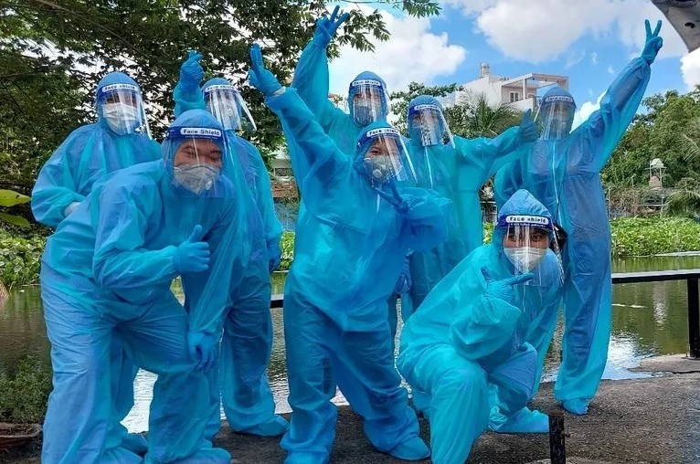 Tu nguoi xa la thanh than quen o tuyen dau chong dich hinh anh