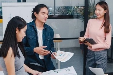 Nhan vien tre khong con muon bi quan ly hinh anh