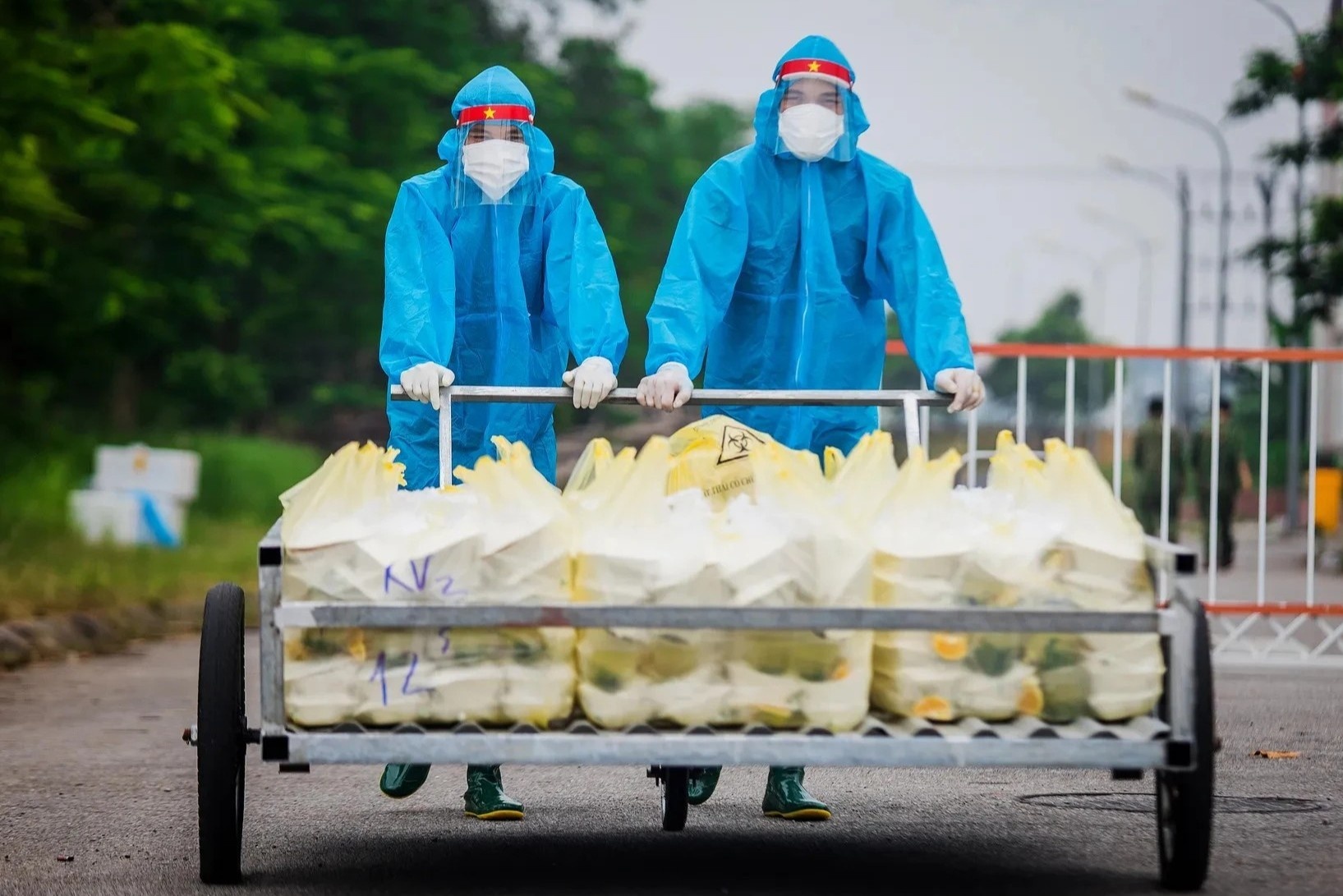 Tiep te luong thuc noi tam dich hinh anh