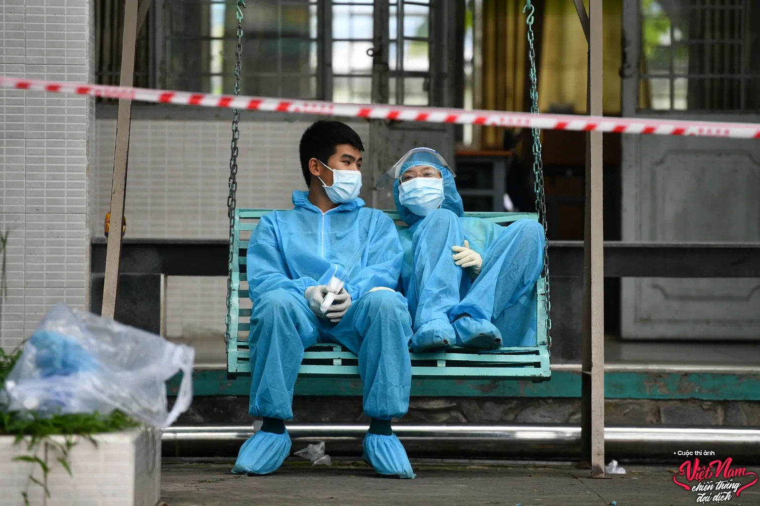 Phut nghi ngoi cua nhung chien si noi tuyen dau chong dich hinh anh