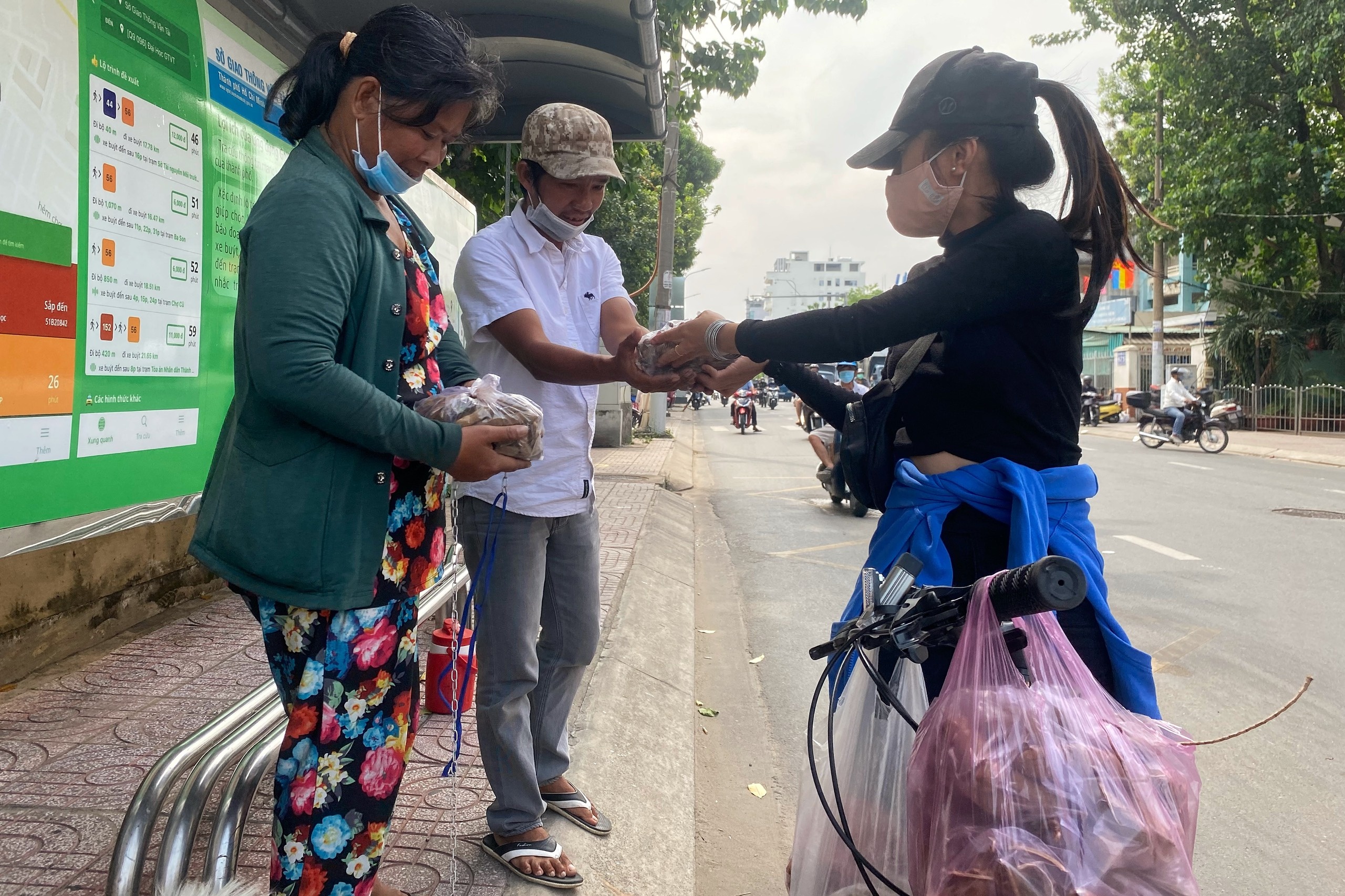 giup nguoi ngheo mua dich anh 3