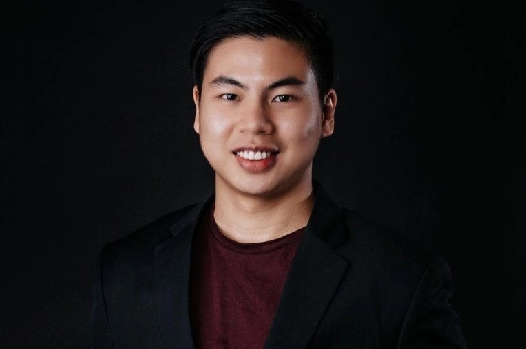 Tu ke trom thanh CEO cong ty truyen thong o Singapore hinh anh