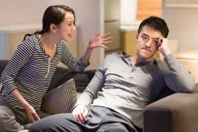 Chong o Trung Quoc kien vo vi khong sinh con hinh anh