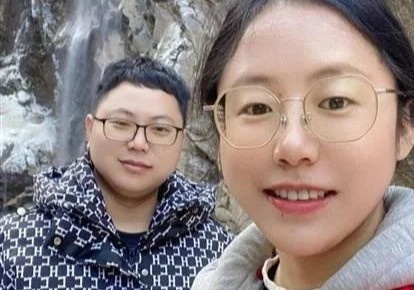 Mac ket vi lenh phong toa bat ngo, co gai Trung Quoc lay duoc chong hinh anh