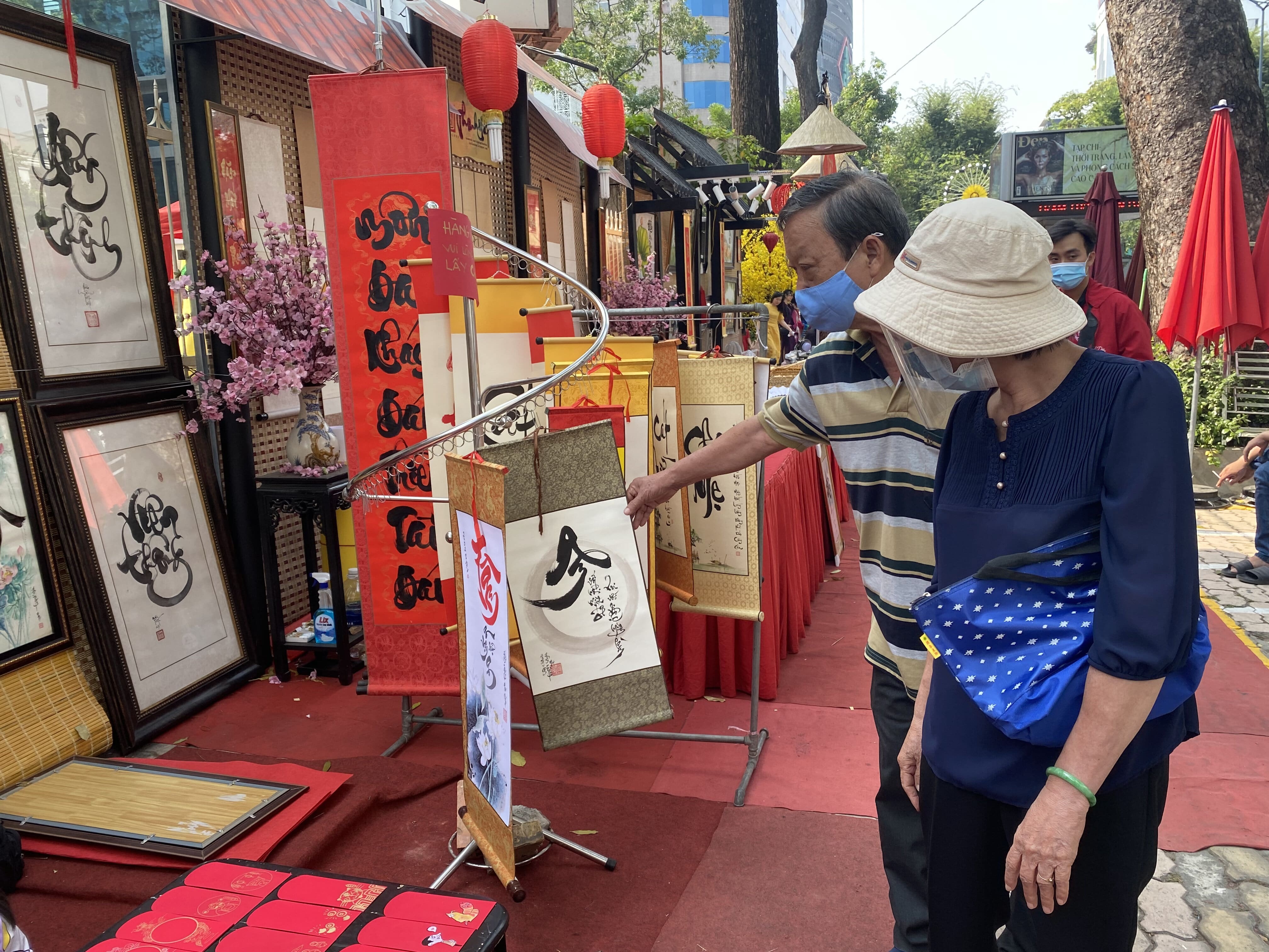 ông đồ trẻ 9 năm cho chữ trên phố ảnh 8 ong do tre 9 nam cho chu tren pho anh 8