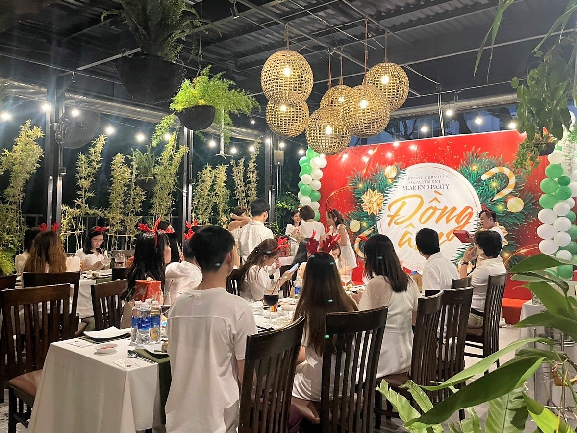 tiec tat nien cuoi nam anh 1