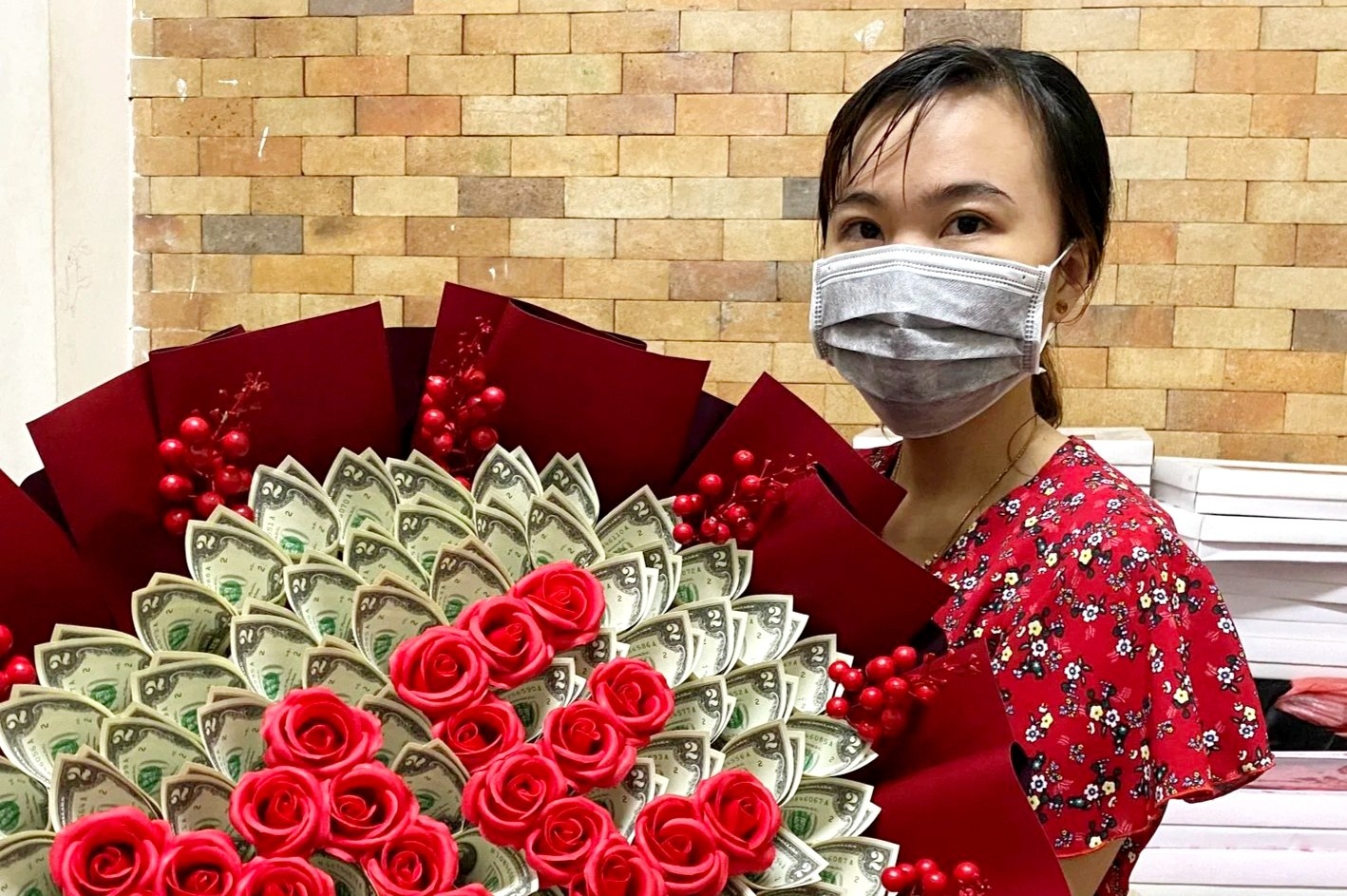 Tiem hoa tien that o TP.HCM qua tai trong ngay Valentine hinh anh