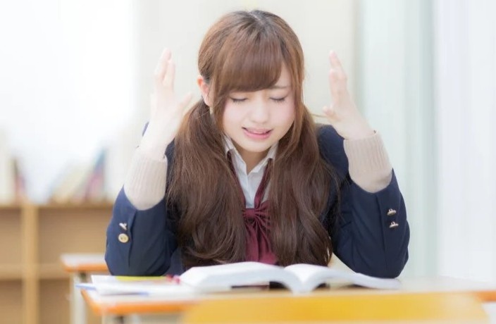 Tokyo ngung ep hoc sinh mac noi y trang, nhuom toc den hinh anh