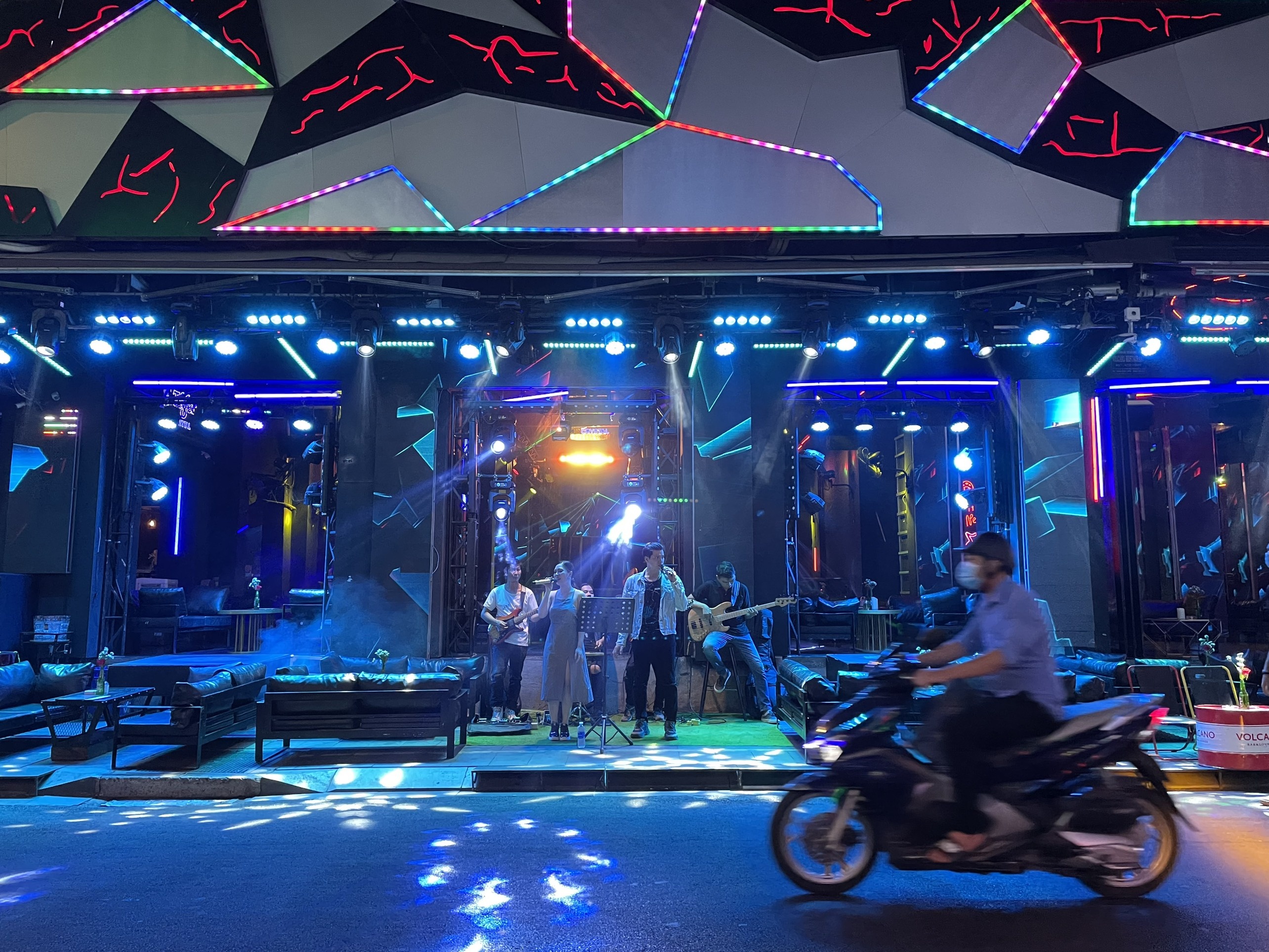 pho Tay Bui Vien soi dong anh 4